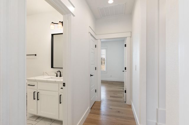 4818 E Silverado Road, Springfield, MO 65802