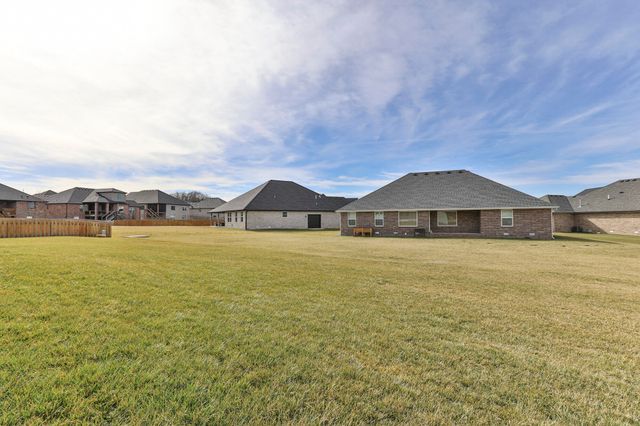 4818 E Silverado Road, Springfield, MO 65802