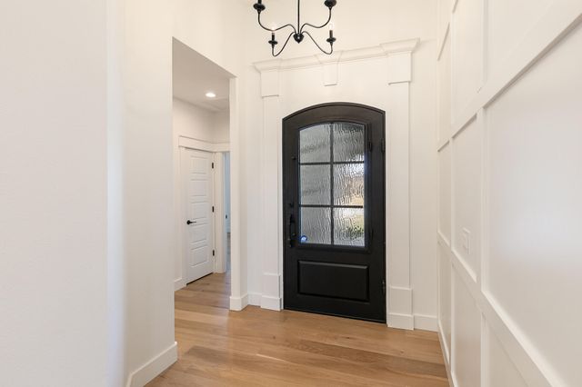 4818 E Silverado Road, Springfield, MO 65802