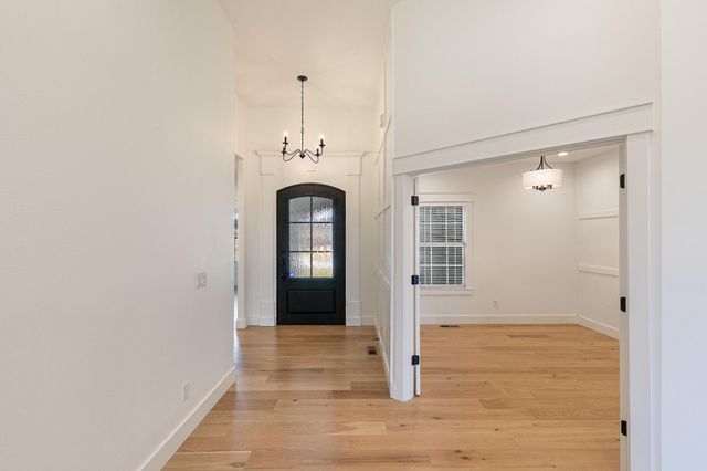 4818 E Silverado Road, Springfield, MO 65802