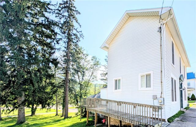 123 W Loyalhanna St, Ligonier Boro, PA 15658