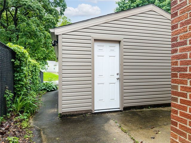 84 Pfeiffer Avenue, Akron, OH 44312