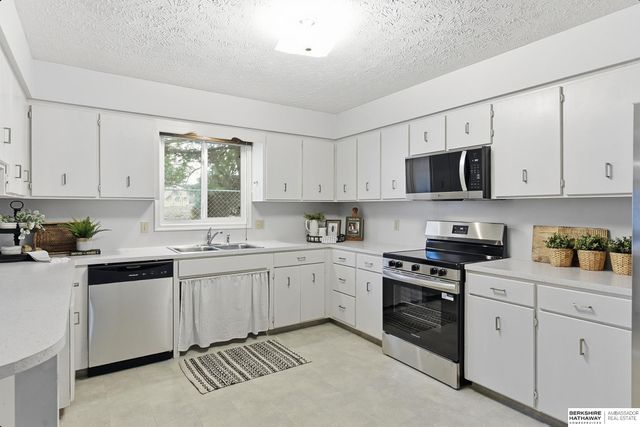 14213 Corby Street, Omaha, NE 68164