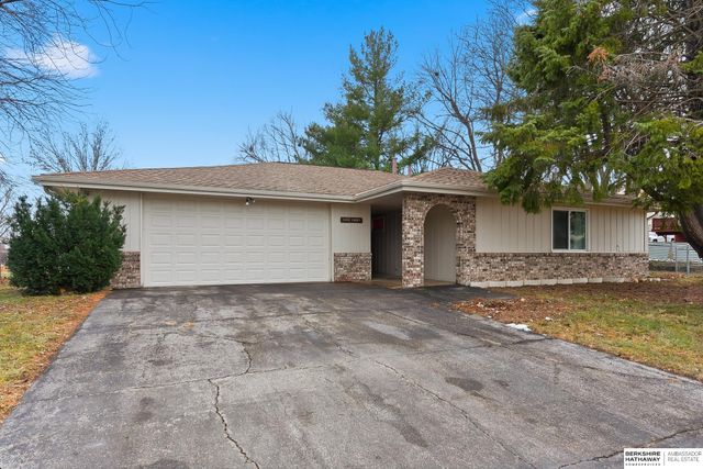 14213 Corby Street, Omaha, NE 68164