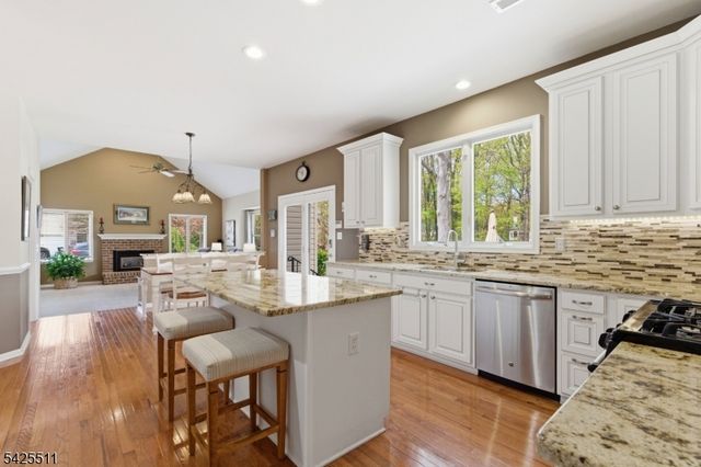 11 Wyckoff Dr, Union Twp., NJ 08867