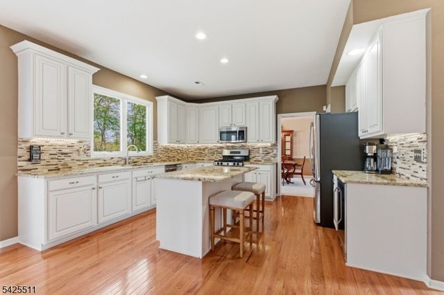 11 Wyckoff Dr, Union Twp., NJ 08867