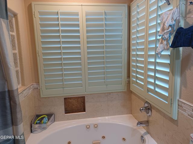 2113 SUN COUNTRY Drive, El Paso, TX 79938