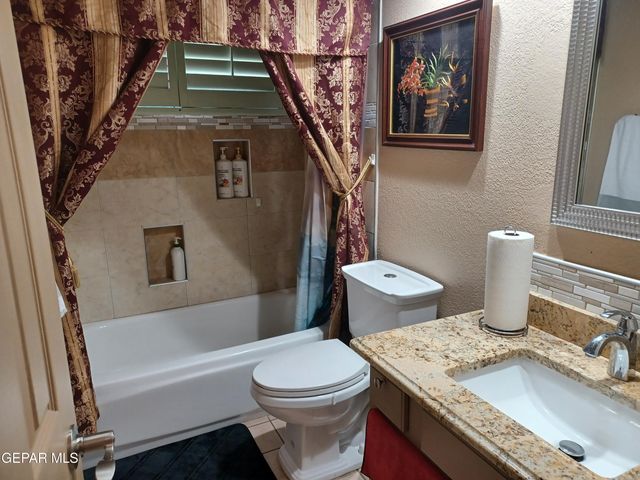 2113 SUN COUNTRY Drive, El Paso, TX 79938