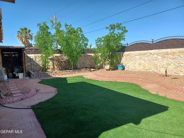 2113 SUN COUNTRY Drive, El Paso, TX 79938