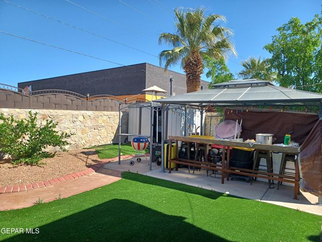 2113 SUN COUNTRY Drive, El Paso, TX 79938