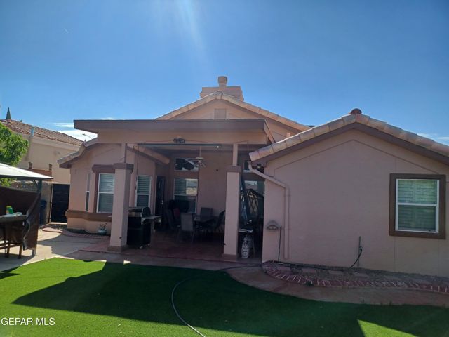 2113 SUN COUNTRY Drive, El Paso, TX 79938