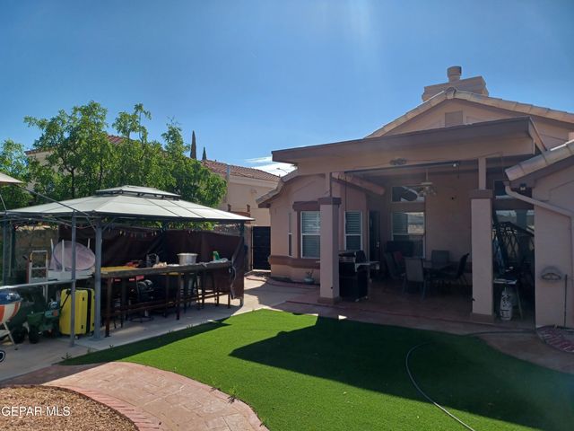 2113 SUN COUNTRY Drive, El Paso, TX 79938