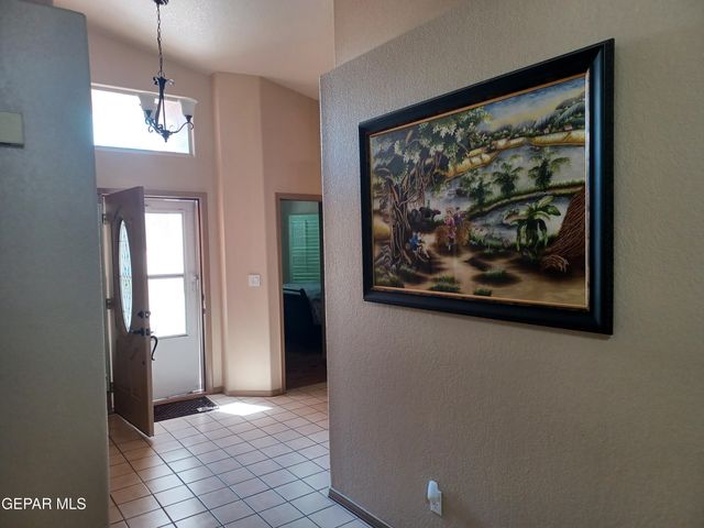 2113 SUN COUNTRY Drive, El Paso, TX 79938