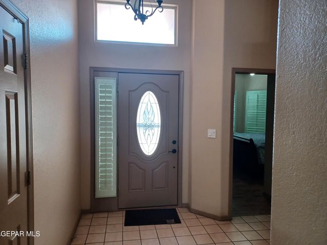 2113 SUN COUNTRY Drive, El Paso, TX 79938