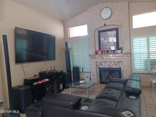 2113 SUN COUNTRY Drive, El Paso, TX 79938