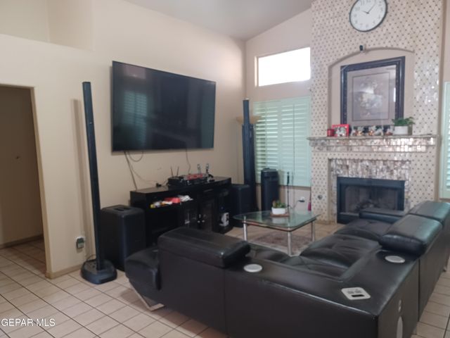 2113 SUN COUNTRY Drive, El Paso, TX 79938