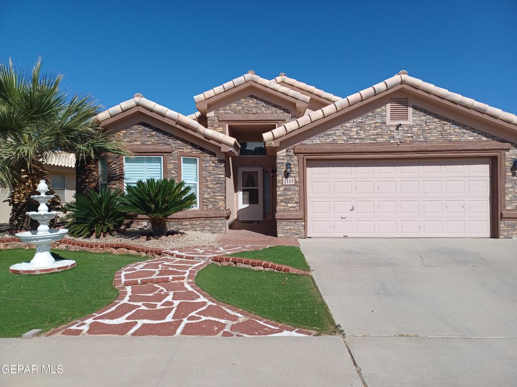 2113 SUN COUNTRY Drive, El Paso, TX 79938