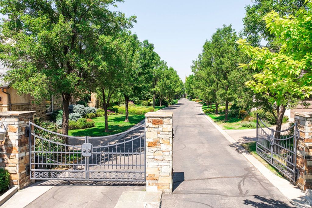 6176 S VERNESS CV, Holladay, UT 84121 — photo 5