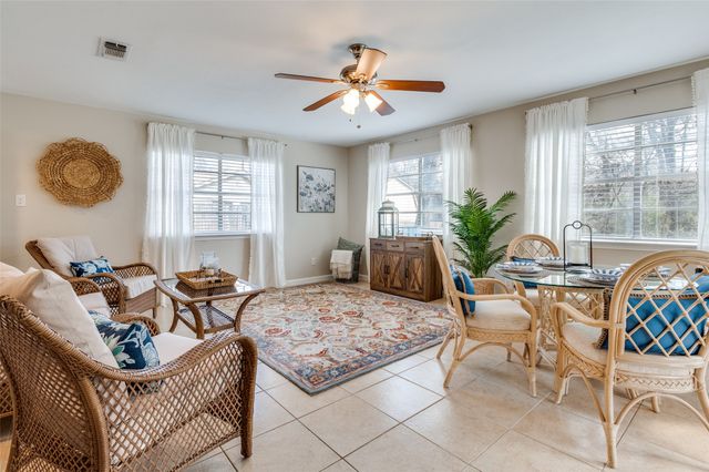 180 Oakhurst Drive, Bedford, TX 76022