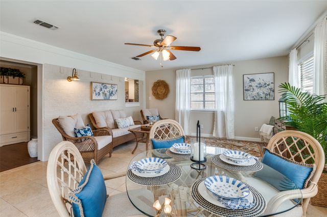 180 Oakhurst Drive, Bedford, TX 76022