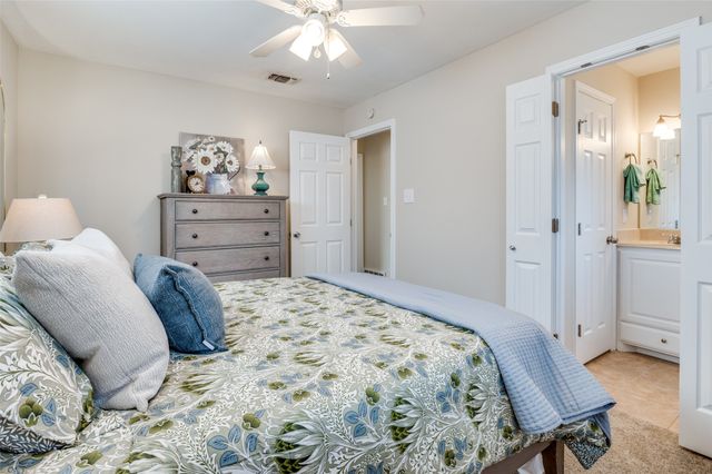 180 Oakhurst Drive, Bedford, TX 76022