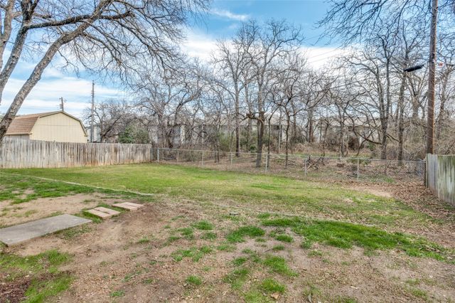 180 Oakhurst Drive, Bedford, TX 76022