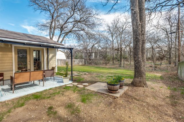 180 Oakhurst Drive, Bedford, TX 76022