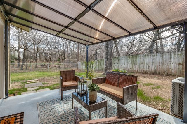 180 Oakhurst Drive, Bedford, TX 76022