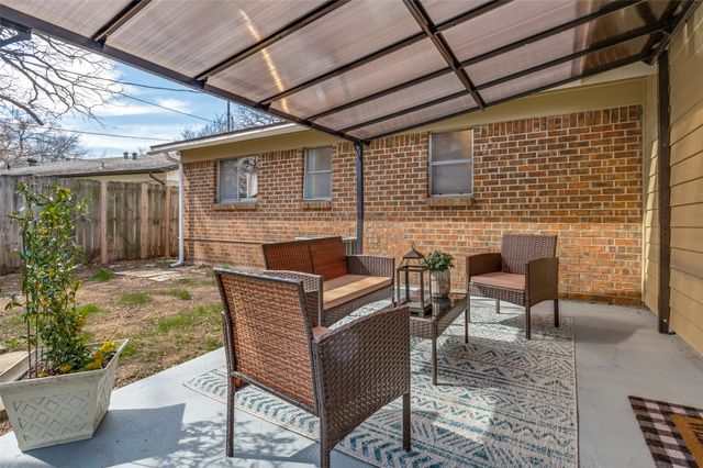 180 Oakhurst Drive, Bedford, TX 76022