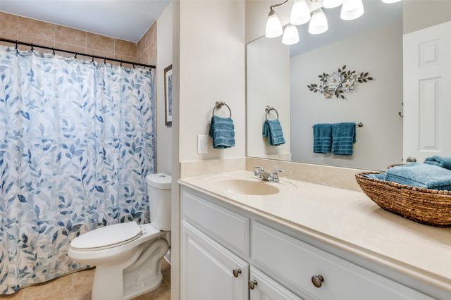 180 Oakhurst Drive, Bedford, TX 76022