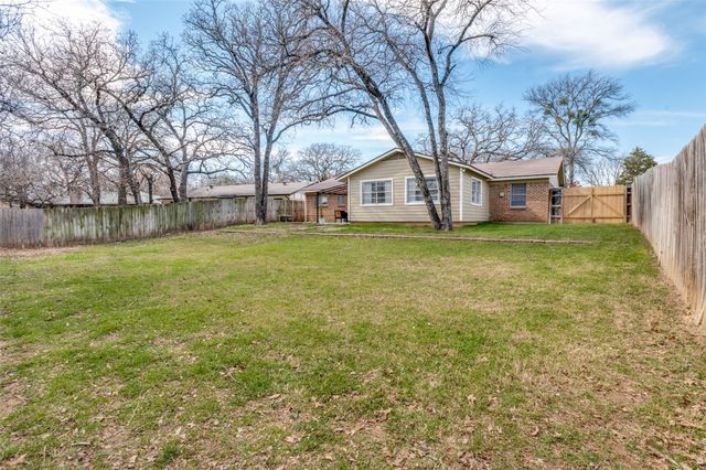 180 Oakhurst Drive, Bedford, TX 76022