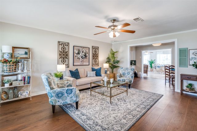 180 Oakhurst Drive, Bedford, TX 76022