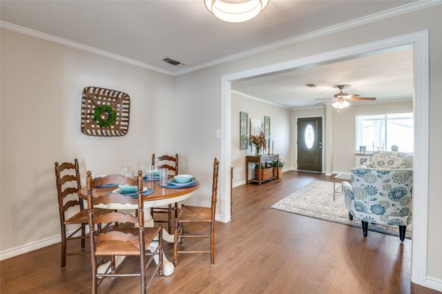 180 Oakhurst Drive, Bedford, TX 76022