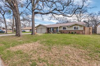 180 Oakhurst Drive, Bedford, TX 76022