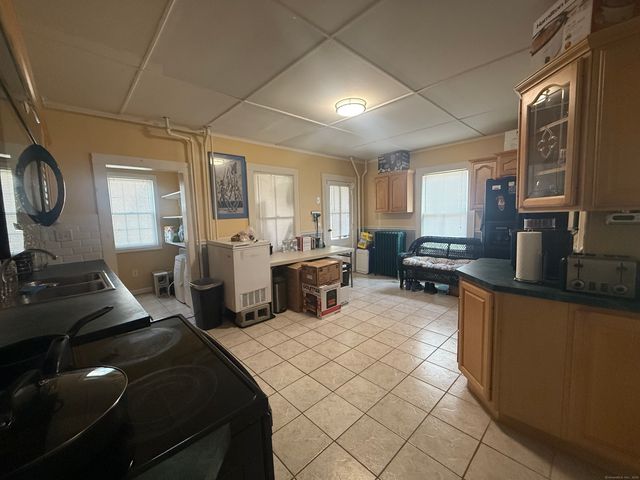 63 Ridge Street, Manchester, CT 06040