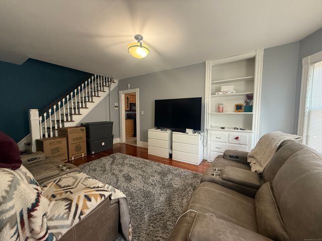 63 Ridge Street, Manchester, CT 06040