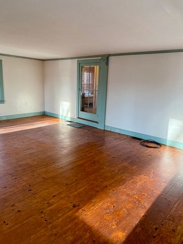 46 Colrain St, Greenfield, MA 01301