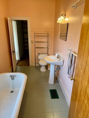 46 Colrain St, Greenfield, MA 01301