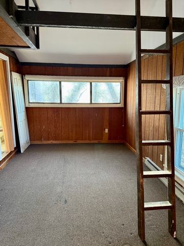 46 Colrain St, Greenfield, MA 01301