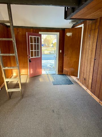 46 Colrain St, Greenfield, MA 01301