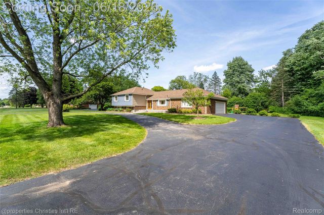 30130 Marimoor Street, Beverly Hills Village, MI 48025