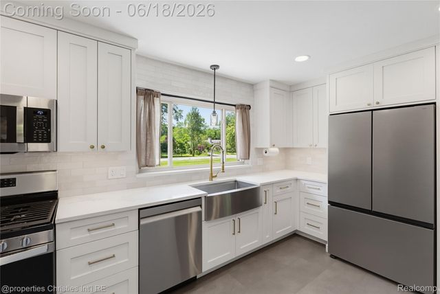 30130 Marimoor Street, Beverly Hills Village, MI 48025