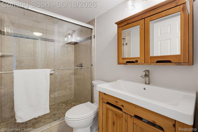 30130 Marimoor Street, Beverly Hills Village, MI 48025