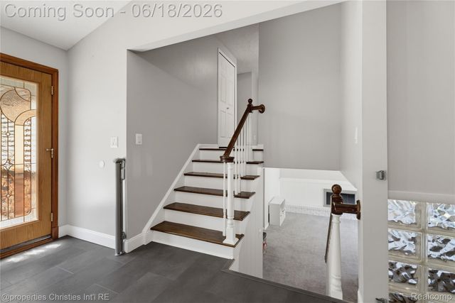 30130 Marimoor Street, Beverly Hills Village, MI 48025