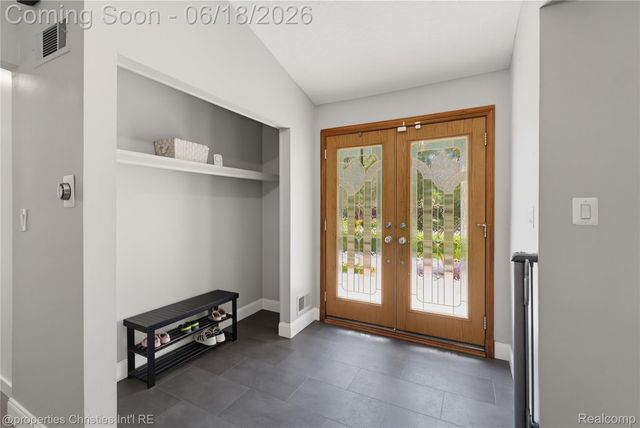30130 Marimoor Street, Beverly Hills Village, MI 48025