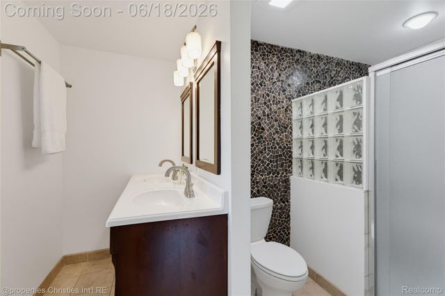 30130 Marimoor Street, Beverly Hills Village, MI 48025