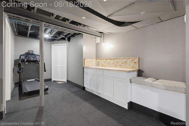 30130 Marimoor Street, Beverly Hills Village, MI 48025