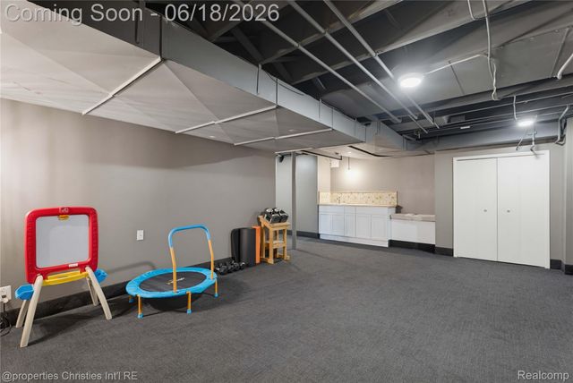 30130 Marimoor Street, Beverly Hills Village, MI 48025