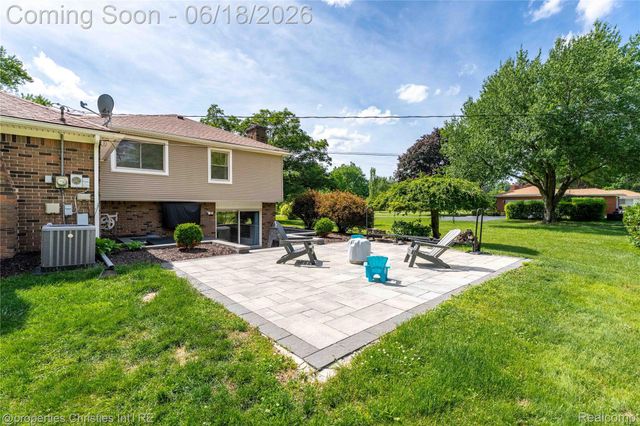 30130 Marimoor Street, Beverly Hills Village, MI 48025