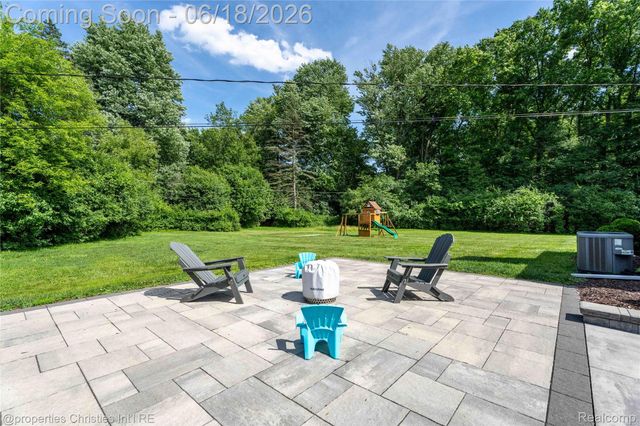 30130 Marimoor Street, Beverly Hills Village, MI 48025